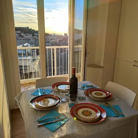 Sea View Centre Apartment Trieste