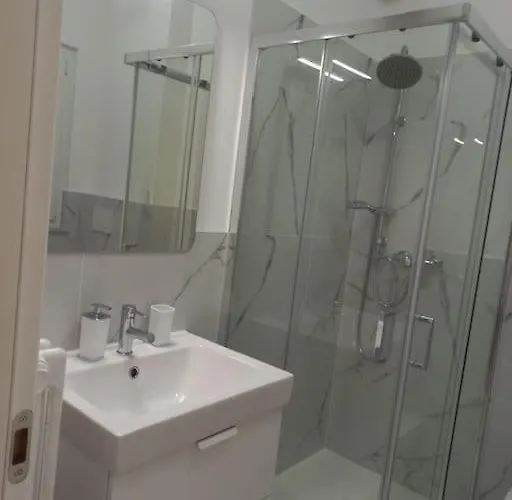 Sea View Centre Apartment